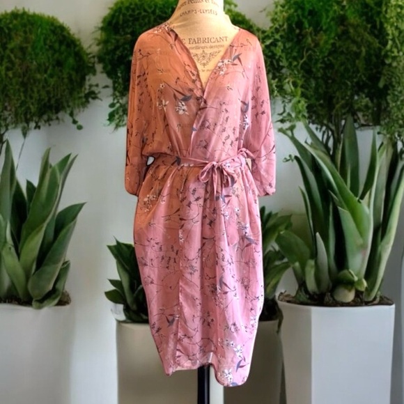 Sheer kimono. Can also be worn as a swimsuit cover up. Gorgeous mauve color. - Picture 12 of 17